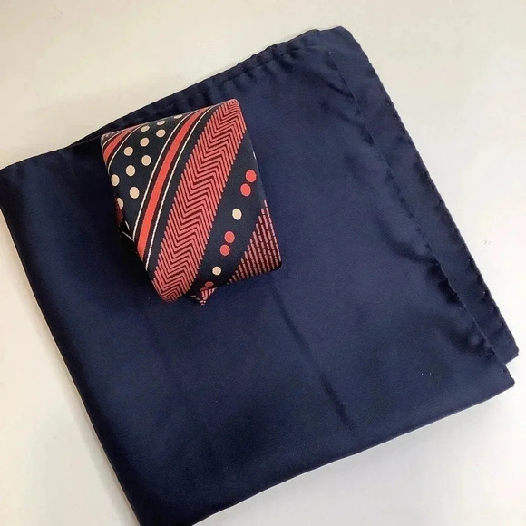 2/$30 VINTAGE Navy Silk Stripe Tie & Pocket Square - Picture 13 of 16